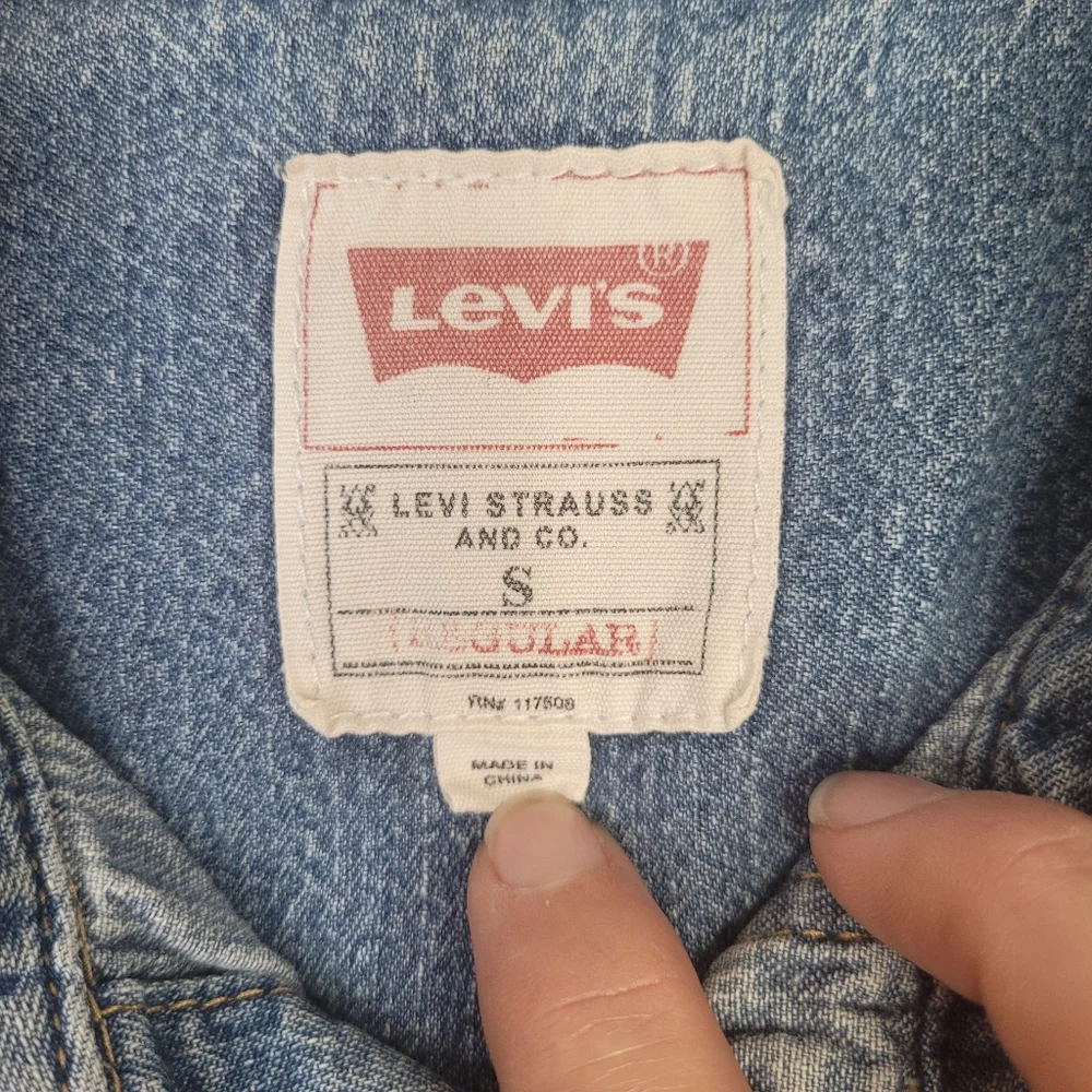 LEVI'S men's classic fit denim long sleve small - Picture 4 of 8